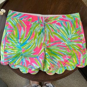 Lilly Pulitzer scalloped shorts- 5”